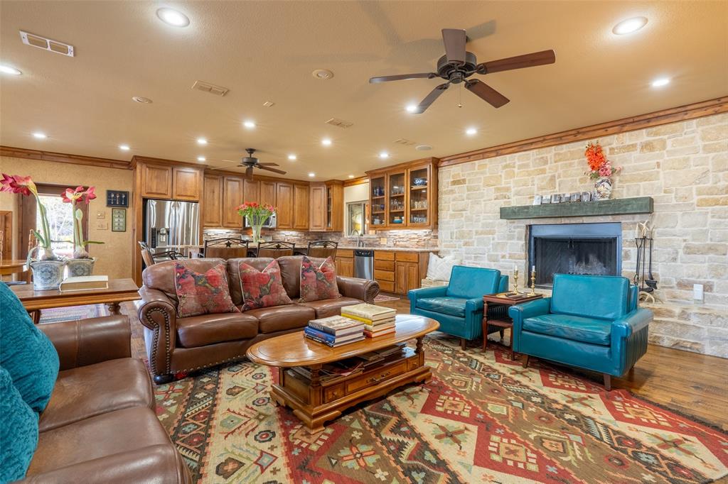 1904 Floyd Road Weatherford, TX 76087 - Photo 5 of 38 Living Room Main House