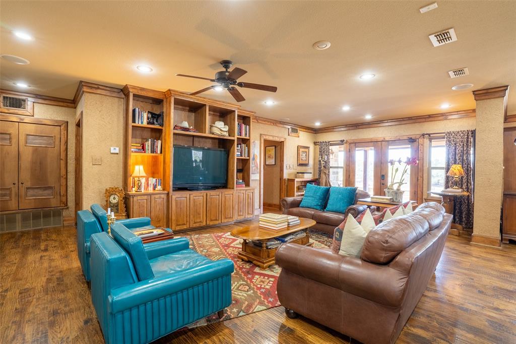 1904 Floyd Road Weatherford, TX 76087 - Photo 6 of 38 Living Room Main House