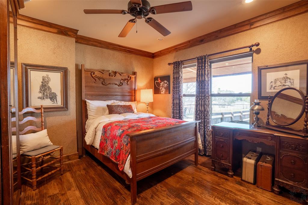 1904 Floyd Road Weatherford, TX 76087 - Photo 10 of 38 Guest Room in Main House