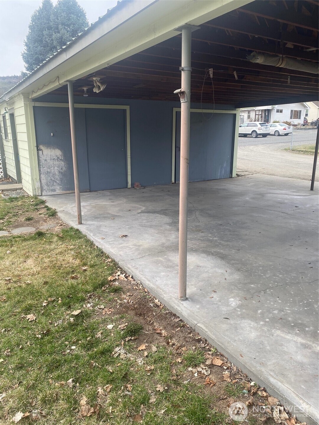 220 West Apple Street Omak, WA 98841 - Photo 25 of 27 a view of backyard of the house