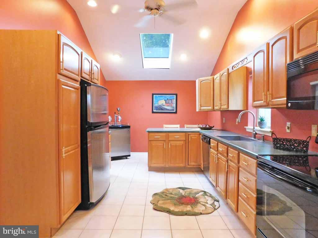 215 Devon Road Fairless Hills, PA 19030 - Photo 15 of 37 Kitchen