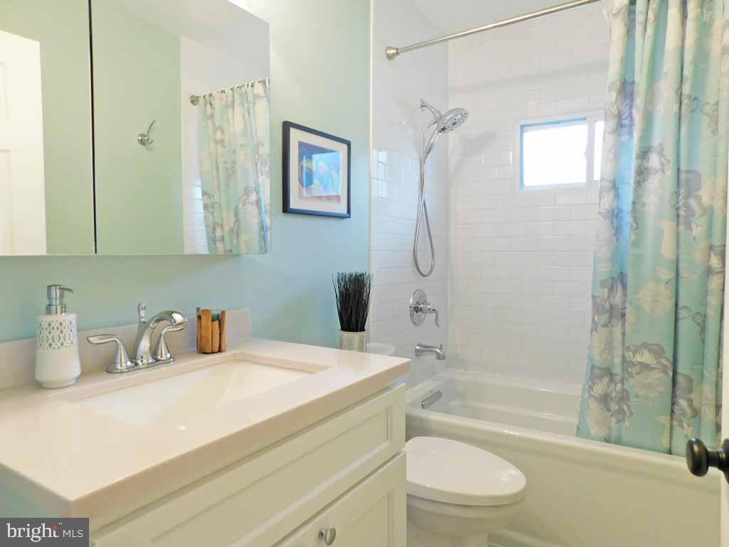 215 Devon Road Fairless Hills, PA 19030 - Photo 26 of 37 Hall Bathroom