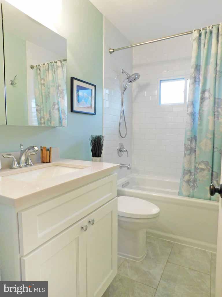 215 Devon Road Fairless Hills, PA 19030 - Photo 27 of 37 Hall Bathroom