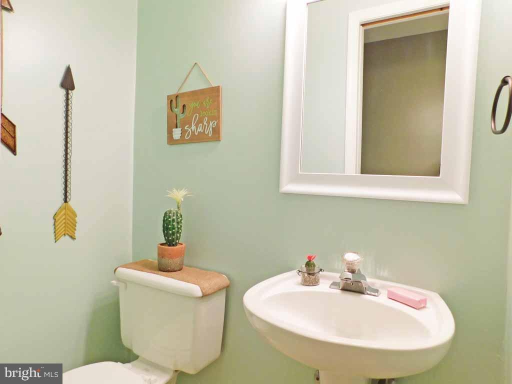 215 Devon Road Fairless Hills, PA 19030 - Photo 28 of 37 Powder Room