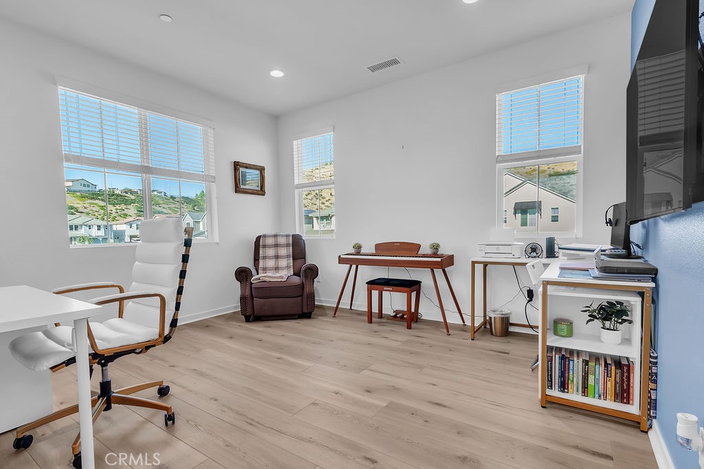18100 Tableau Way Saugus, CA 91350 - Photo 25 of 49