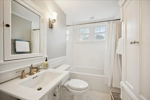 $1,029,000 | 932 Ash Street, Winnetka, IL 60093