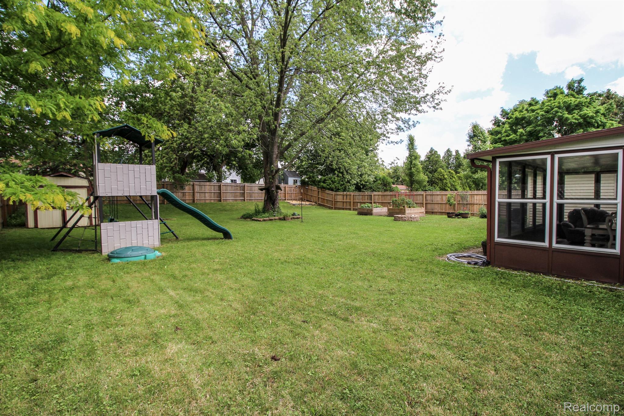 541 Spring Lane Flushing, MI 48433 - Photo 37 of 41
