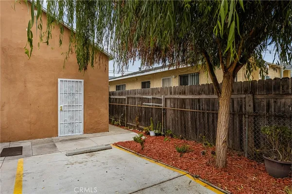 $2,300 | 1521 Junipero Avenue, Unit A, Long Beach, CA 90804