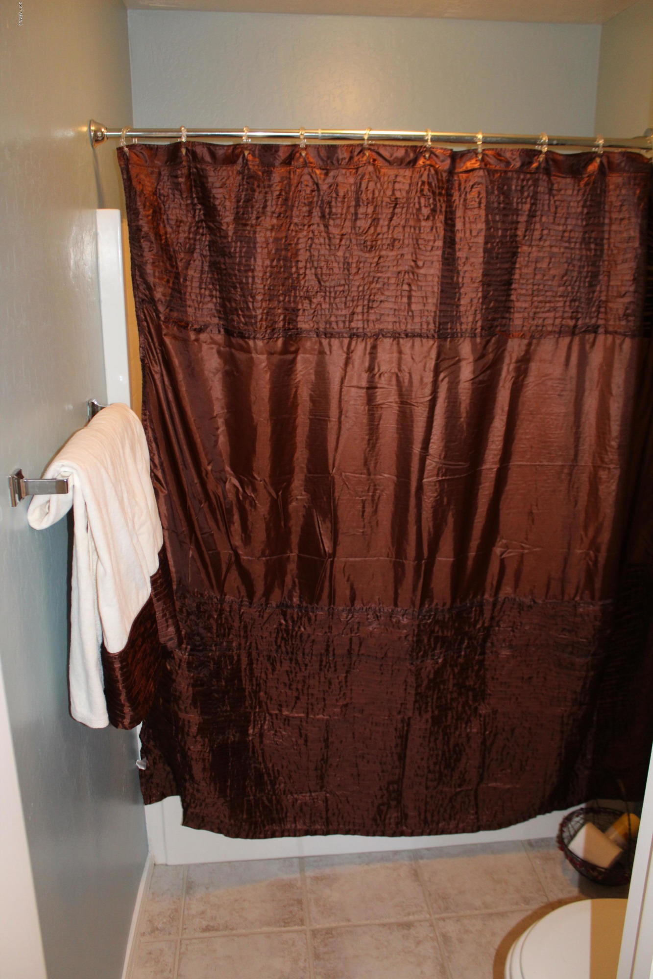 44 South Greenfield Road, Unit 23 Mesa, AZ 85206 - Photo 22 of 28 a view of a bathtub in a bathroom