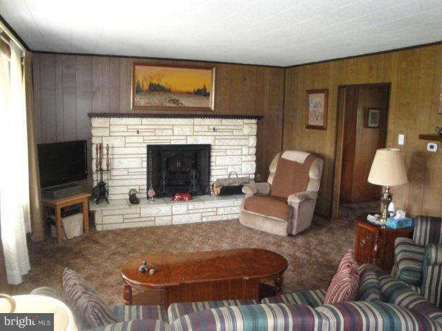 7310 Mountaindale Road Frederick, MD 21702 - Photo 8 of 30 Living Room