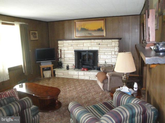 7310 Mountaindale Road Frederick, MD 21702 - Photo 9 of 30 Living Room