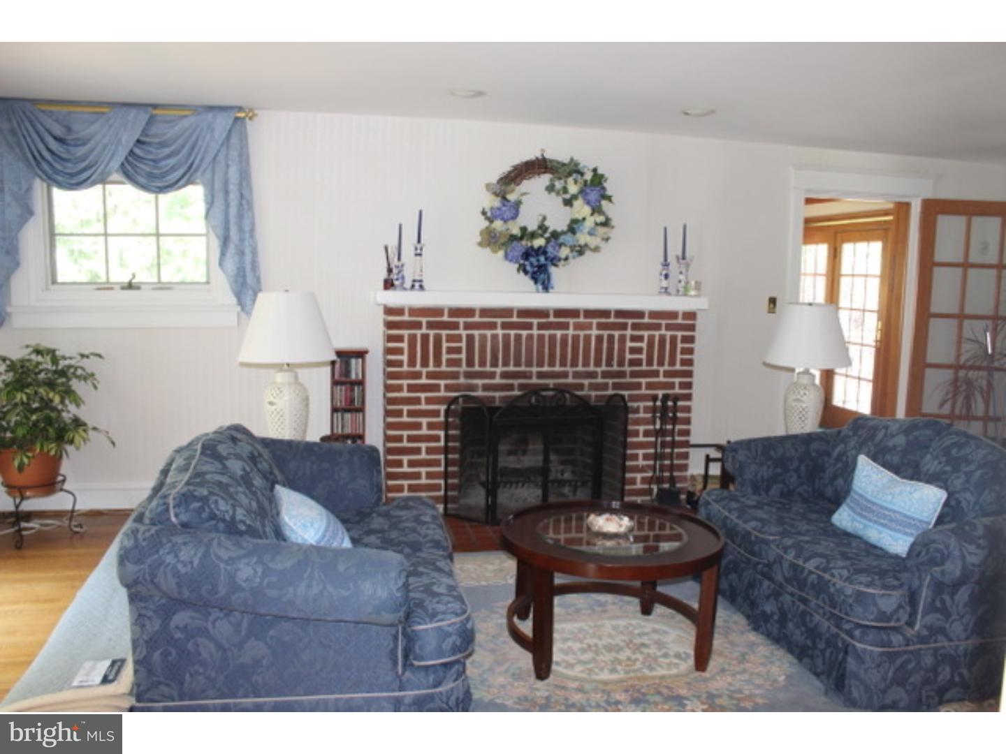 155 Broadview Road Springfield, PA 19064 - Photo 3 of 23 Living Room