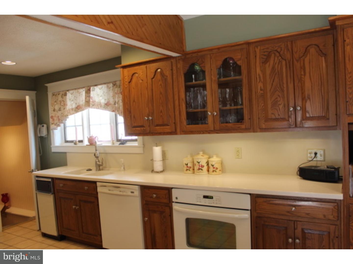 155 Broadview Road Springfield, PA 19064 - Photo 7 of 23 Kitchen