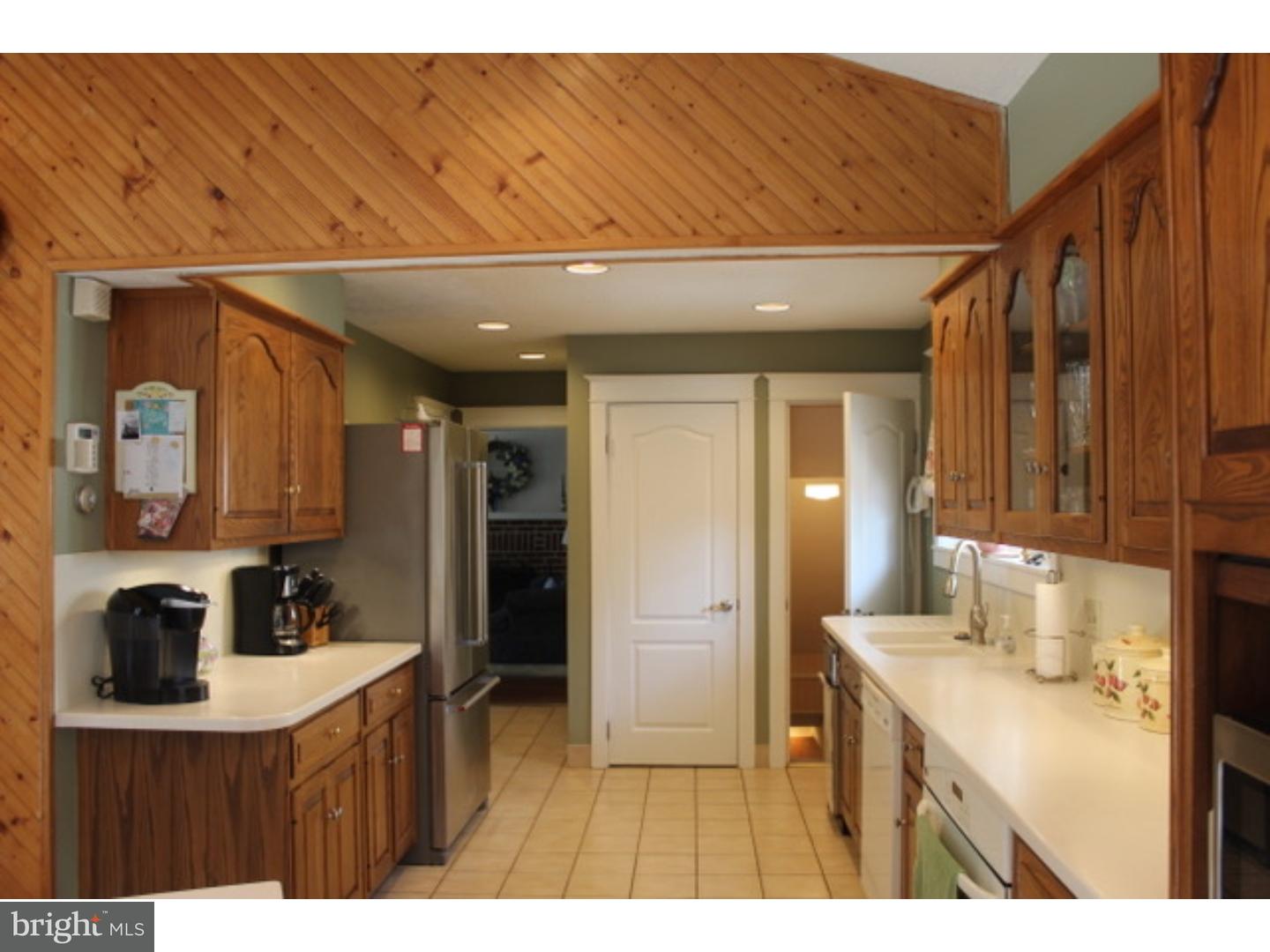 155 Broadview Road Springfield, PA 19064 - Photo 8 of 23 Kitchen