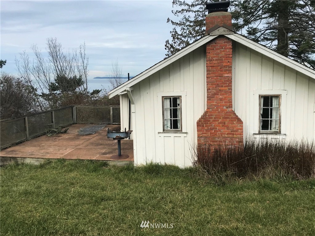 546 Glenwood Inn Road Orcas Island, WA 98245 - Photo 18 of 25 a front view of a house with garden