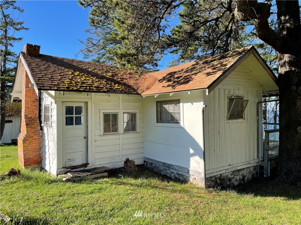 546 Glenwood Inn Road Orcas Island, WA 98245 - Photo 21 of 25 a view of a small house