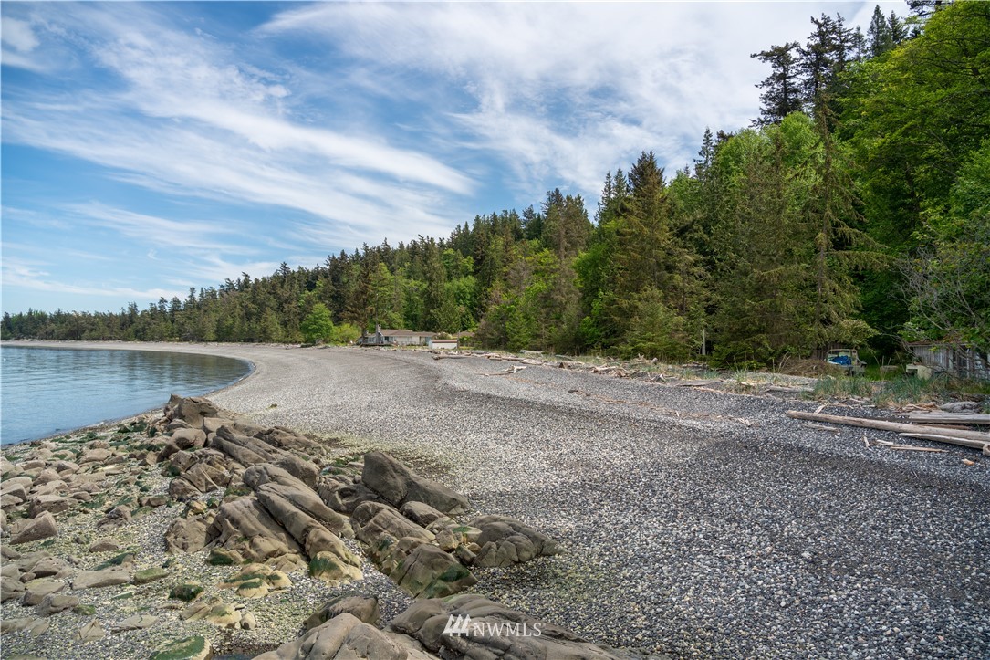 546 Glenwood Inn Road Orcas Island, WA 98245 - Photo 4 of 25 a view of a lake with mountain in the back