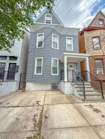 $2,100 | 221 Jane Street, Unit 1, Weehawken, NJ 07086