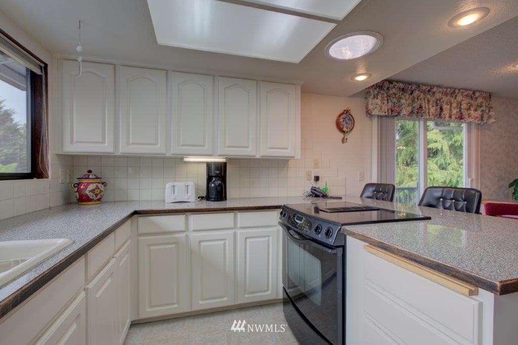 15235 Southeast 132nd Street Renton, WA 98059 - Photo 4 of 24
