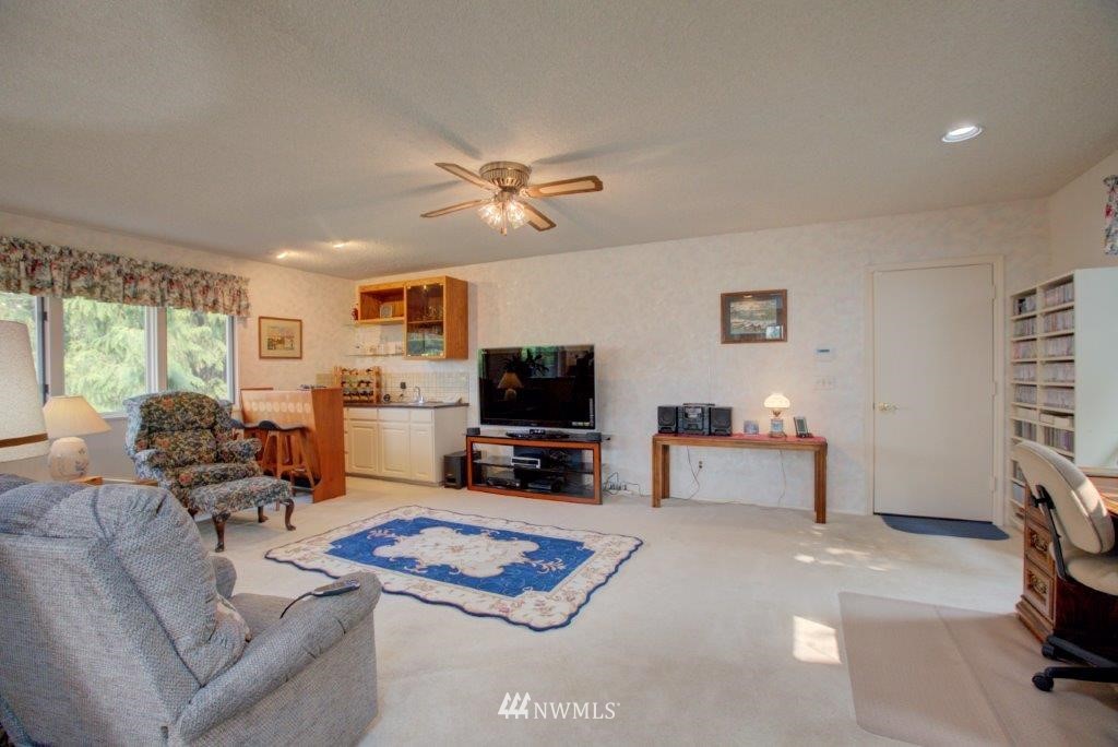 15235 Southeast 132nd Street Renton, WA 98059 - Photo 9 of 24