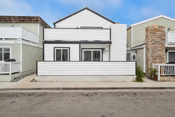 $2,800,000 | 204 David Drive, Newport Beach, CA 92663