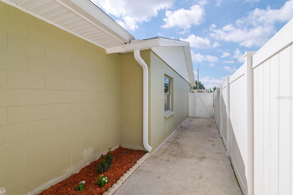 14918 Old Pointe Road Tampa, FL 33613 - Photo 41 of 46