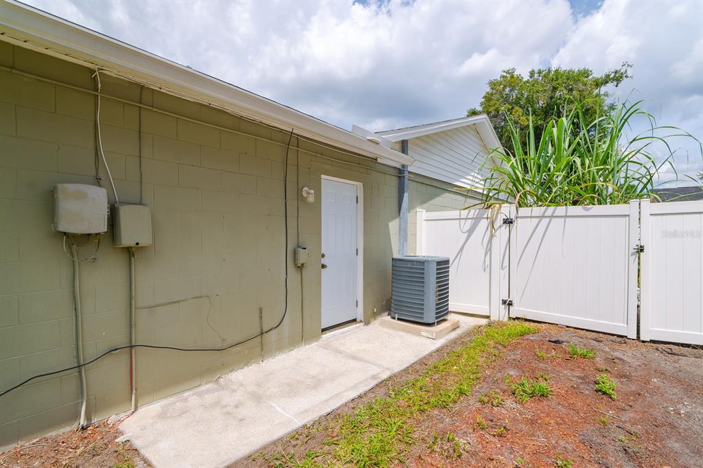 14918 Old Pointe Road Tampa, FL 33613 - Photo 42 of 46