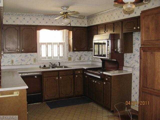 1605 Bolingbroke Road High Point, NC 27265 - Photo 8 of 14 Kitchen.