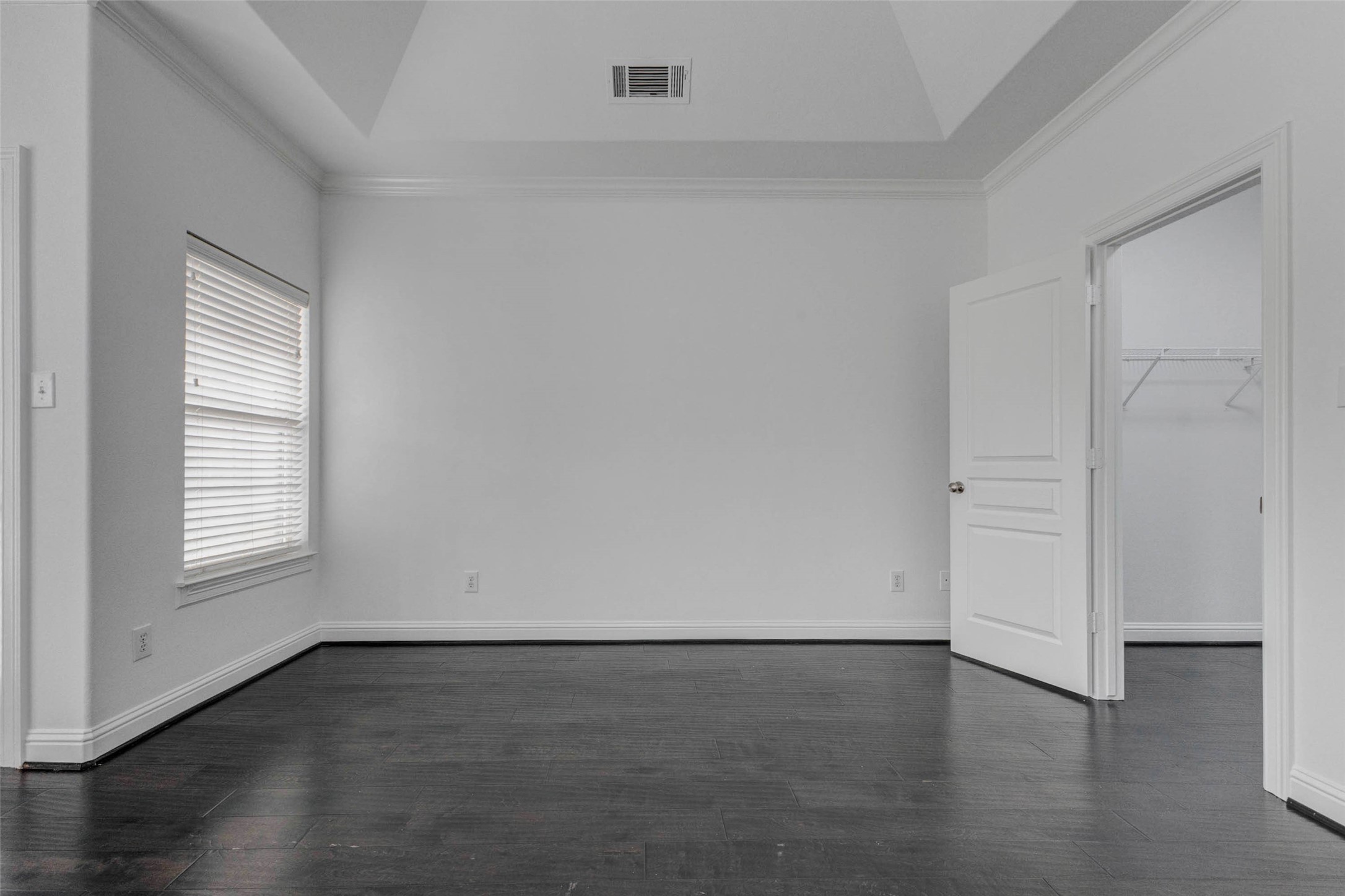 19 Versante Court Houston, TX 77070 - Photo 26 of 40 Large primary bedroom with ensuite bathroom, coffee bar, and double closets.