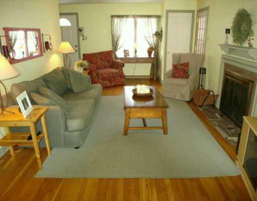 416 Old Farm Road Mt. Lebanon, PA 15228 - Photo 3 of 8 Living Room.