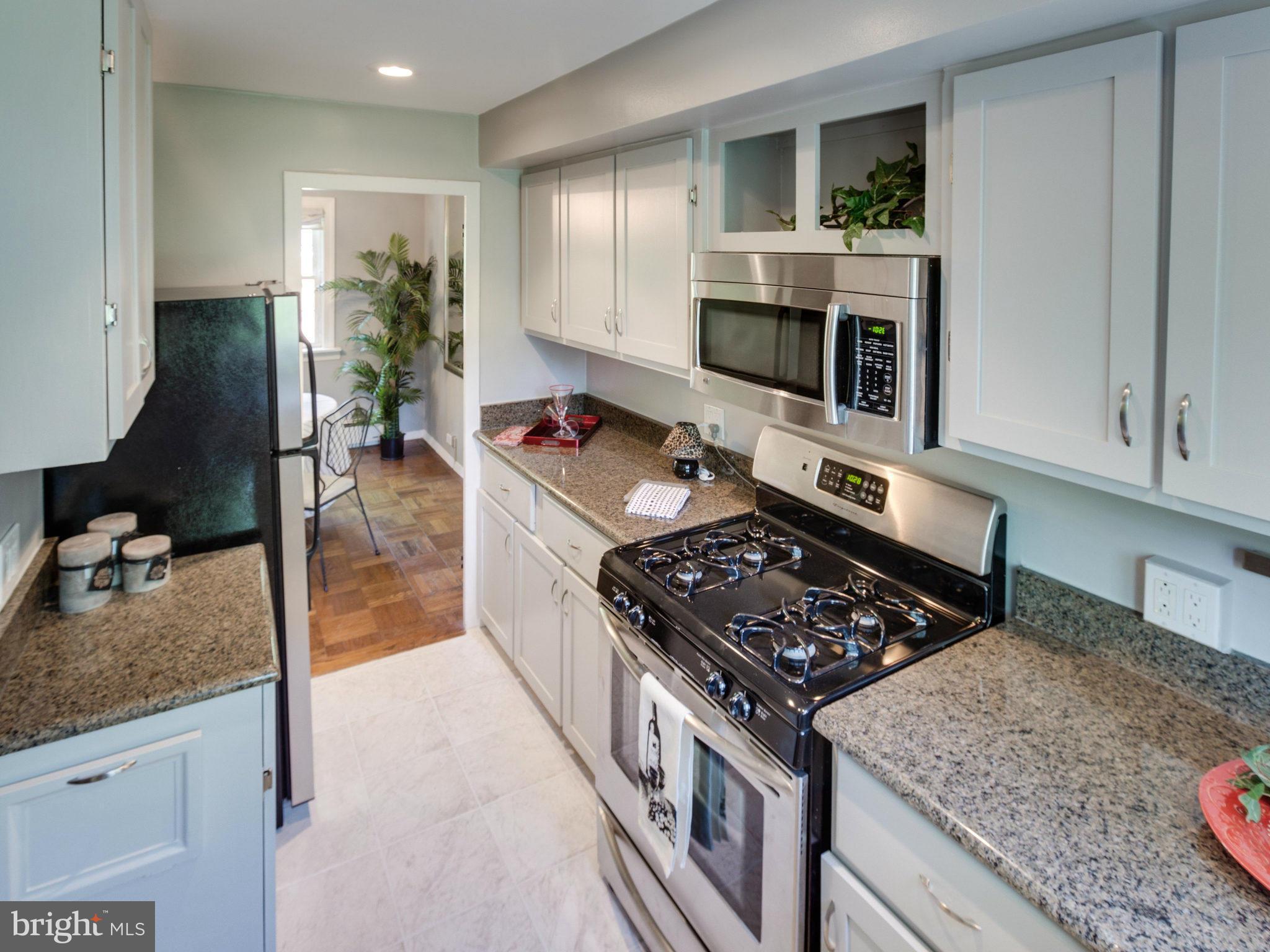 3230 Gunston Road, Unit 7203230 Alexandria, VA 22302 - Photo 15 of 21 Kitchen