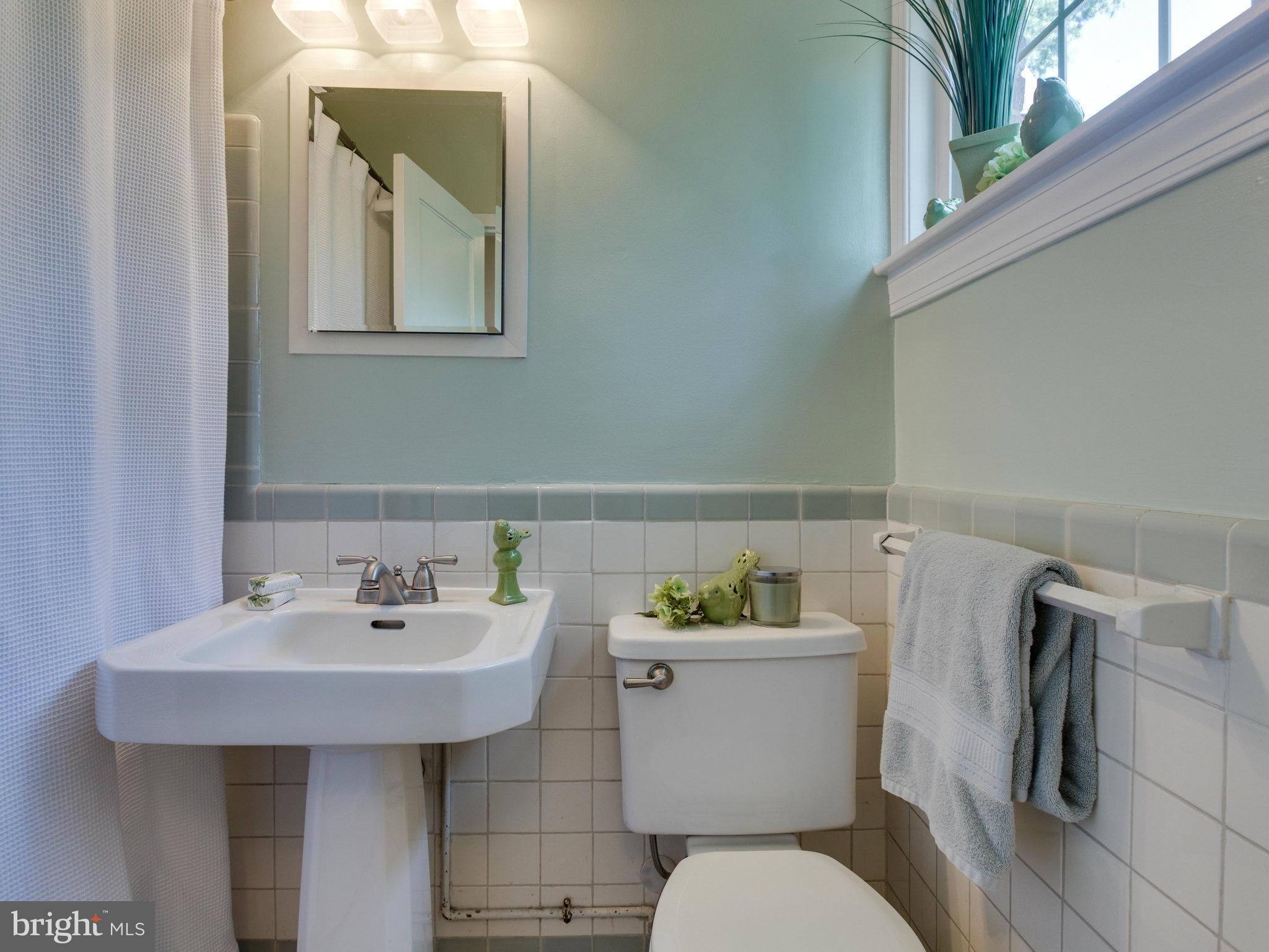 3230 Gunston Road, Unit 7203230 Alexandria, VA 22302 - Photo 21 of 21 Bath