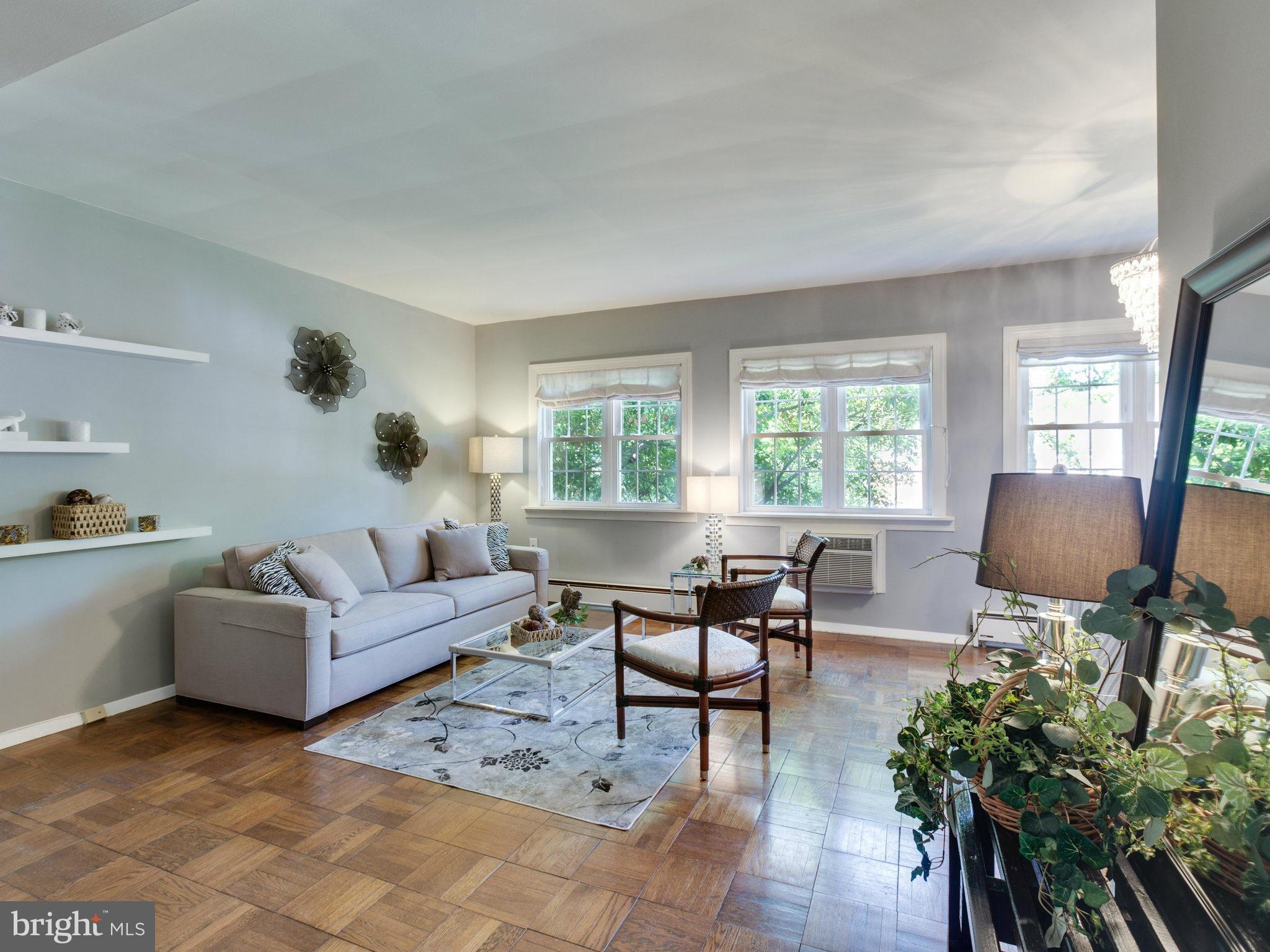 3230 Gunston Road, Unit 7203230 Alexandria, VA 22302 - Photo 6 of 21 Living Room