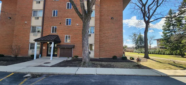 $1,750 | 2230 South Goebbert Road, Unit 147, Arlington Heights, IL 60005