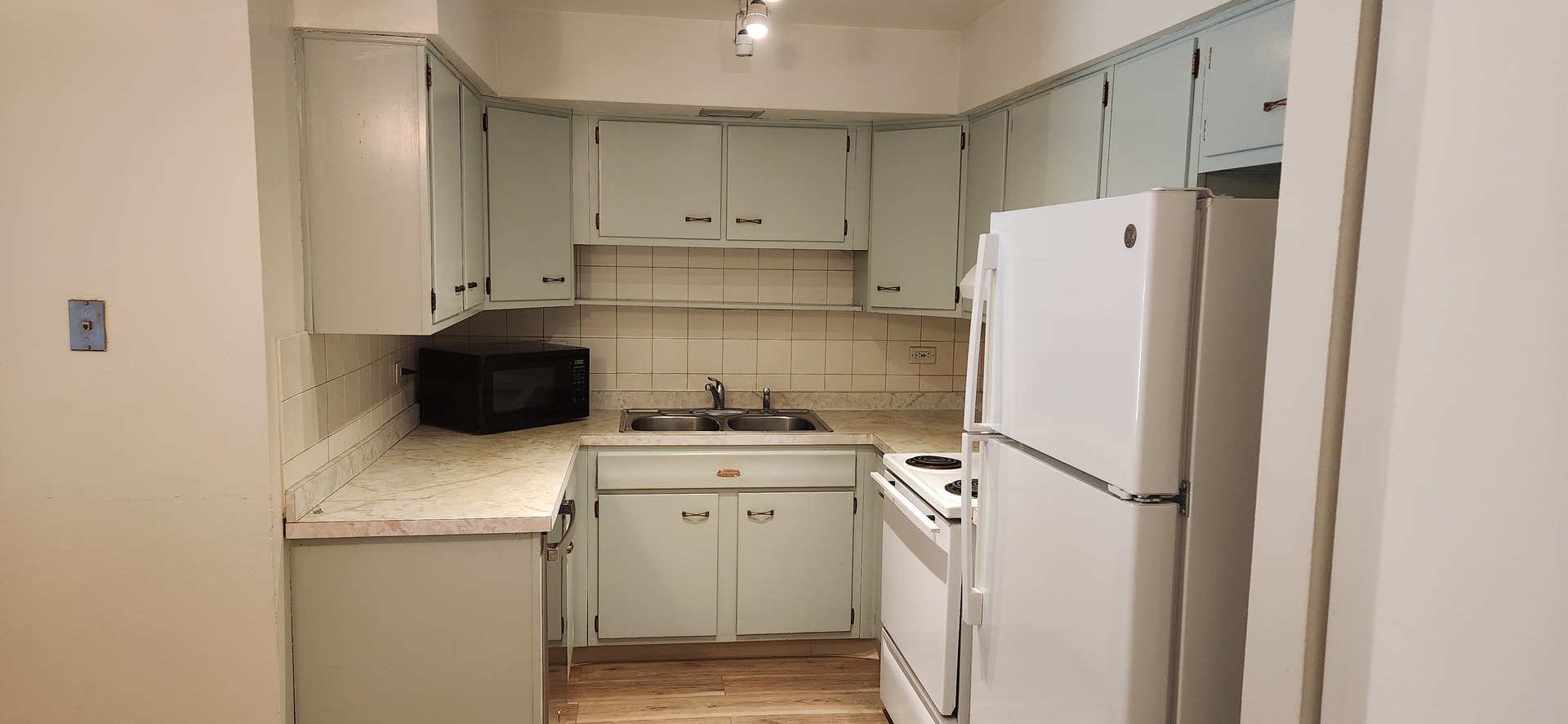 2230 South Goebbert Road, Unit 147 Arlington Heights, IL 60005 - Photo 2 of 8