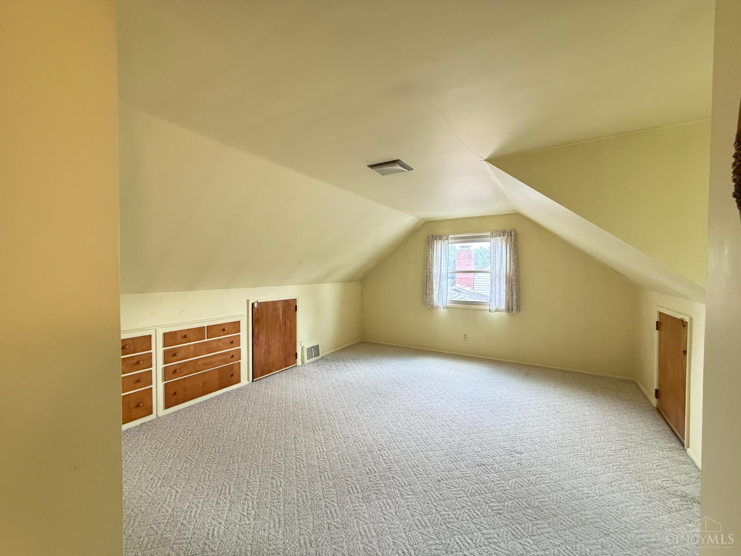 53 Hadley Road Greenhills, OH 45218 - Photo 17 of 28