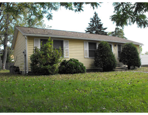 527 Riverside Road Springfield, MA 01107 - Photo 3 of 4 Gallery Image 3