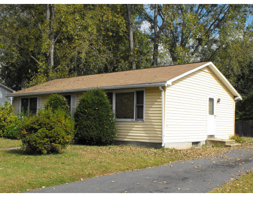 527 Riverside Road Springfield, MA 01107 - Photo 4 of 4 Gallery Image 4