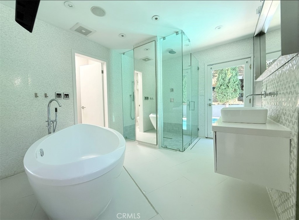 1801 Roscomare Road Los Angeles, CA 90077 - Photo 18 of 38