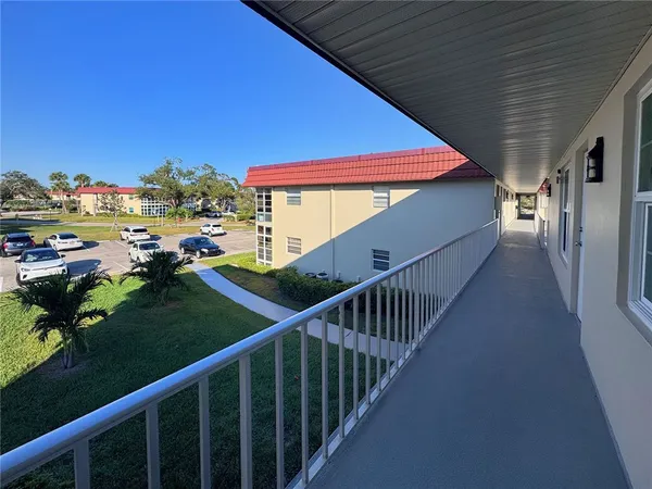 $2,000 | 25 Pine Arbor Lane, Unit 202, Vero Beach, FL 32962