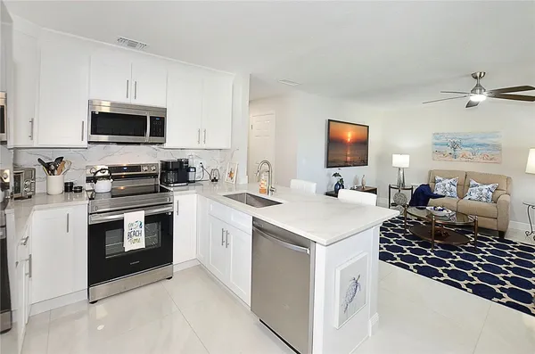 $2,000 | 25 Pine Arbor Lane, Unit 202, Vero Beach, FL 32962