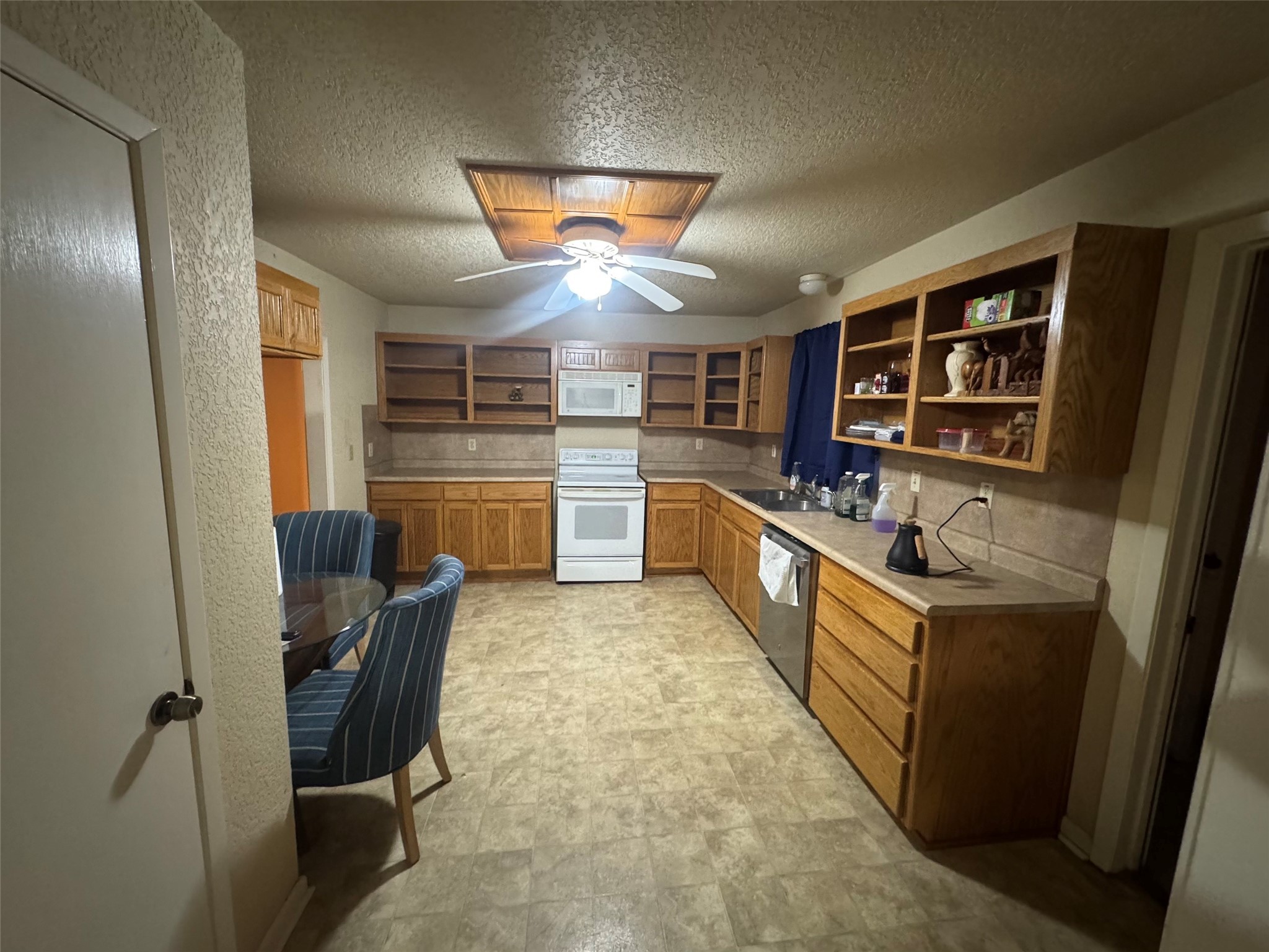 307 5th Street Sutherland Springs, TX 78161 - Photo 13 of 16 a kitchen with granite countertop lots of counter top space