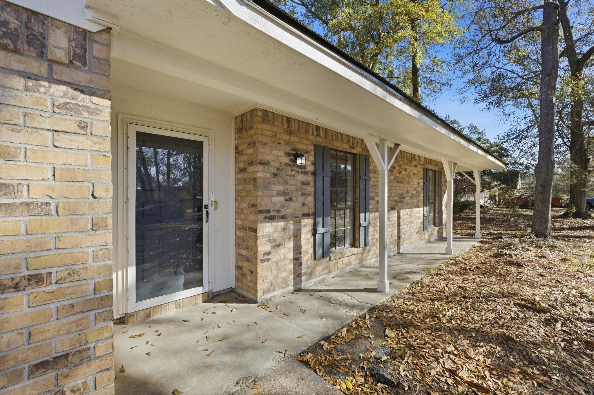 112 Inwood Drive Silsbee, TX 77656 - Photo 3 of 42