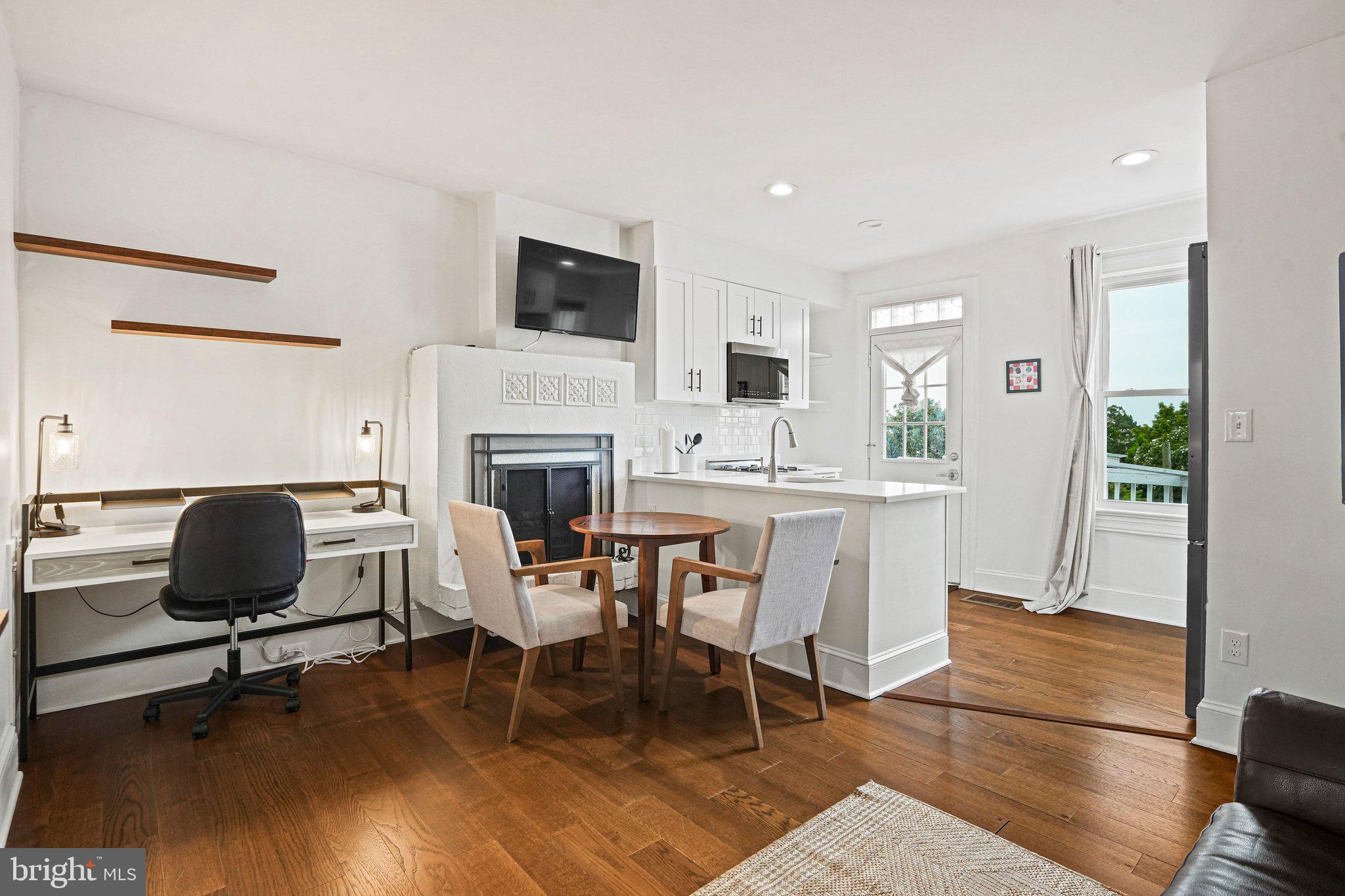 409 Constitution Avenue Northeast, Unit 3 Washington, DC 20002 - Photo 4 of 23 Gallery Image 4