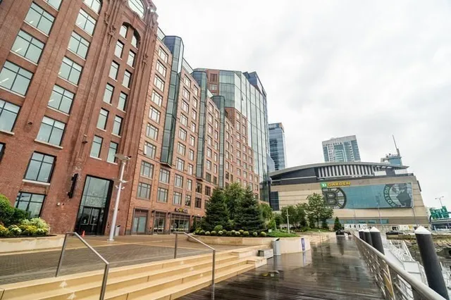 $1,475,000 | 100 Lovejoy Wharf, Unit 4J, Boston, MA 02114