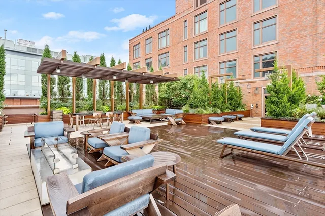 $1,475,000 | 100 Lovejoy Wharf, Unit 4J, Boston, MA 02114