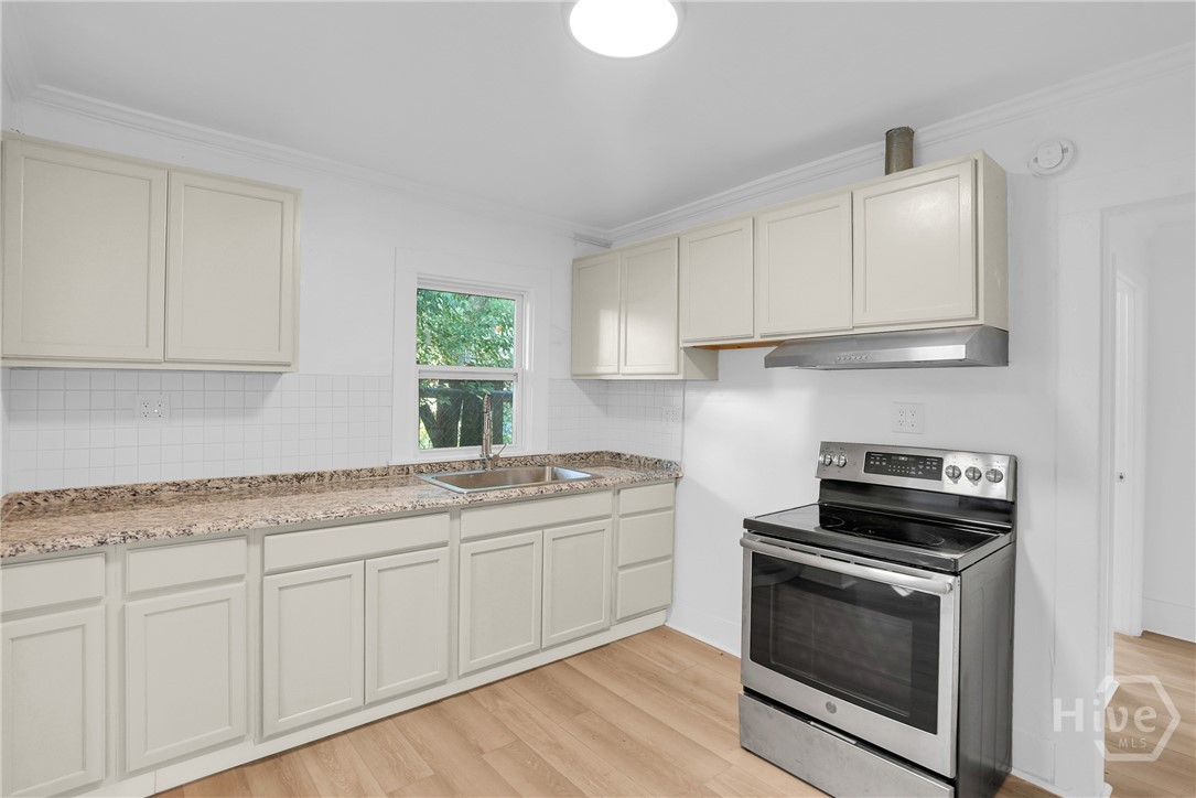 2024 East 51st Street Savannah, GA 31404 - Photo 8 of 31