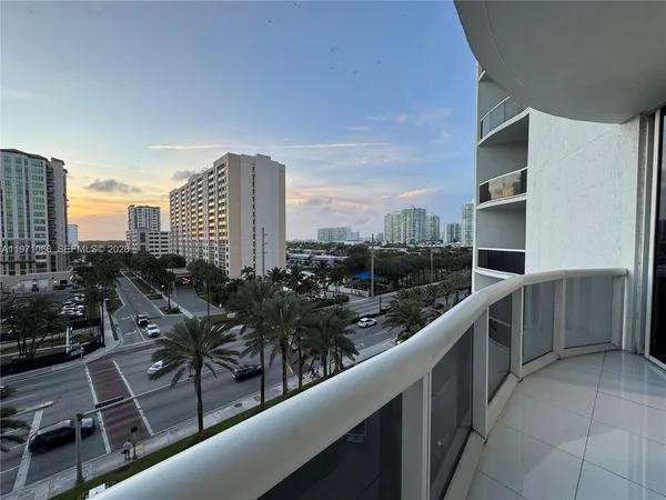 $5,299 | 15901 Collins Avenue, Unit 505, Sunny Isles Beach, FL 33160