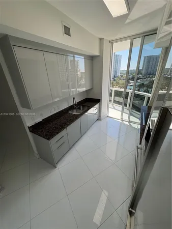 $5,299 | 15901 Collins Avenue, Unit 505, Sunny Isles Beach, FL 33160