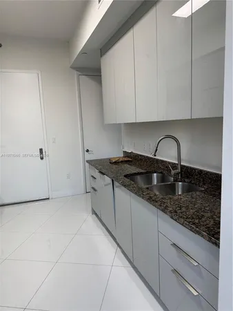 $5,299 | 15901 Collins Avenue, Unit 505, Sunny Isles Beach, FL 33160